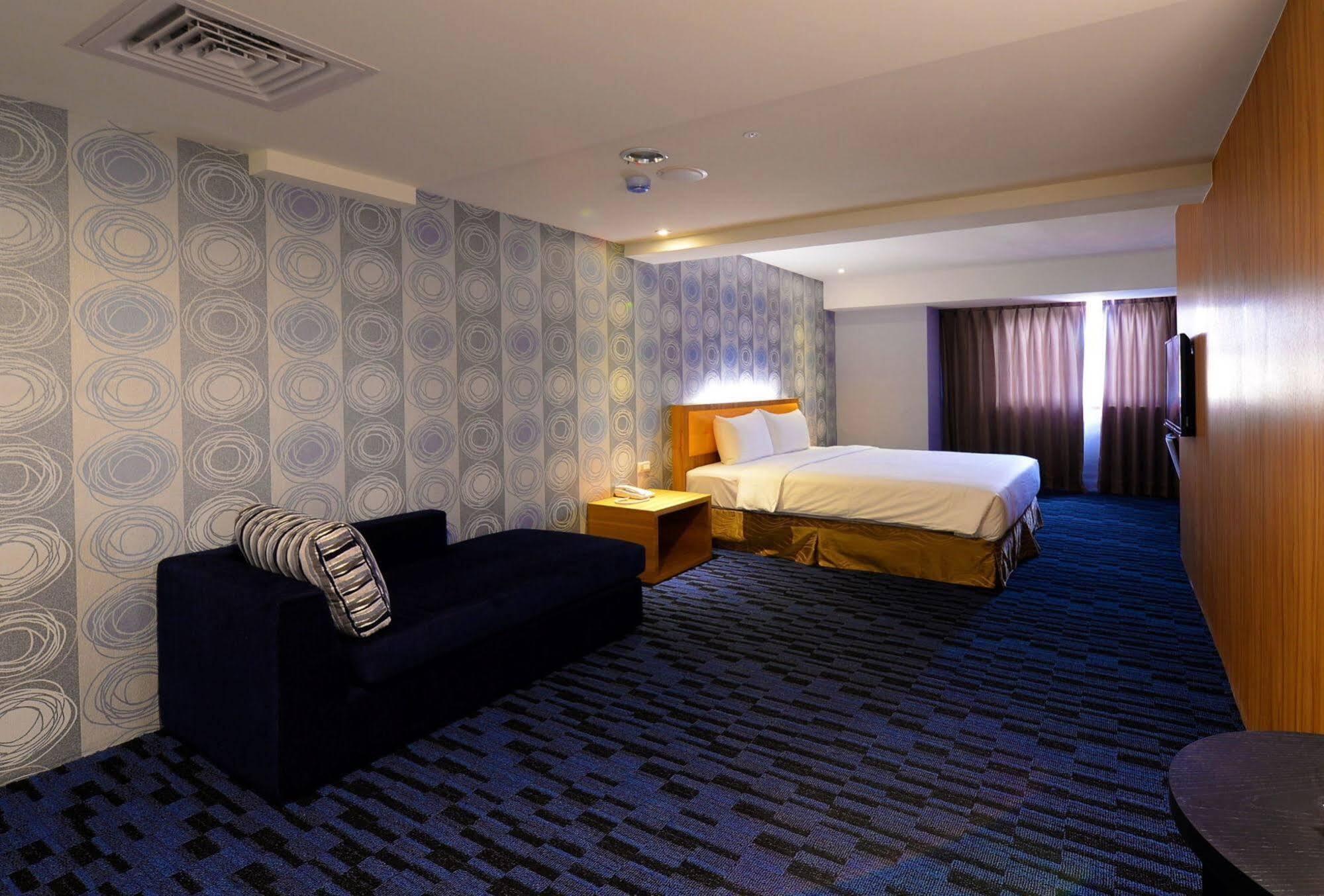Bamboo Hotel Гаосюн Экстерьер фото