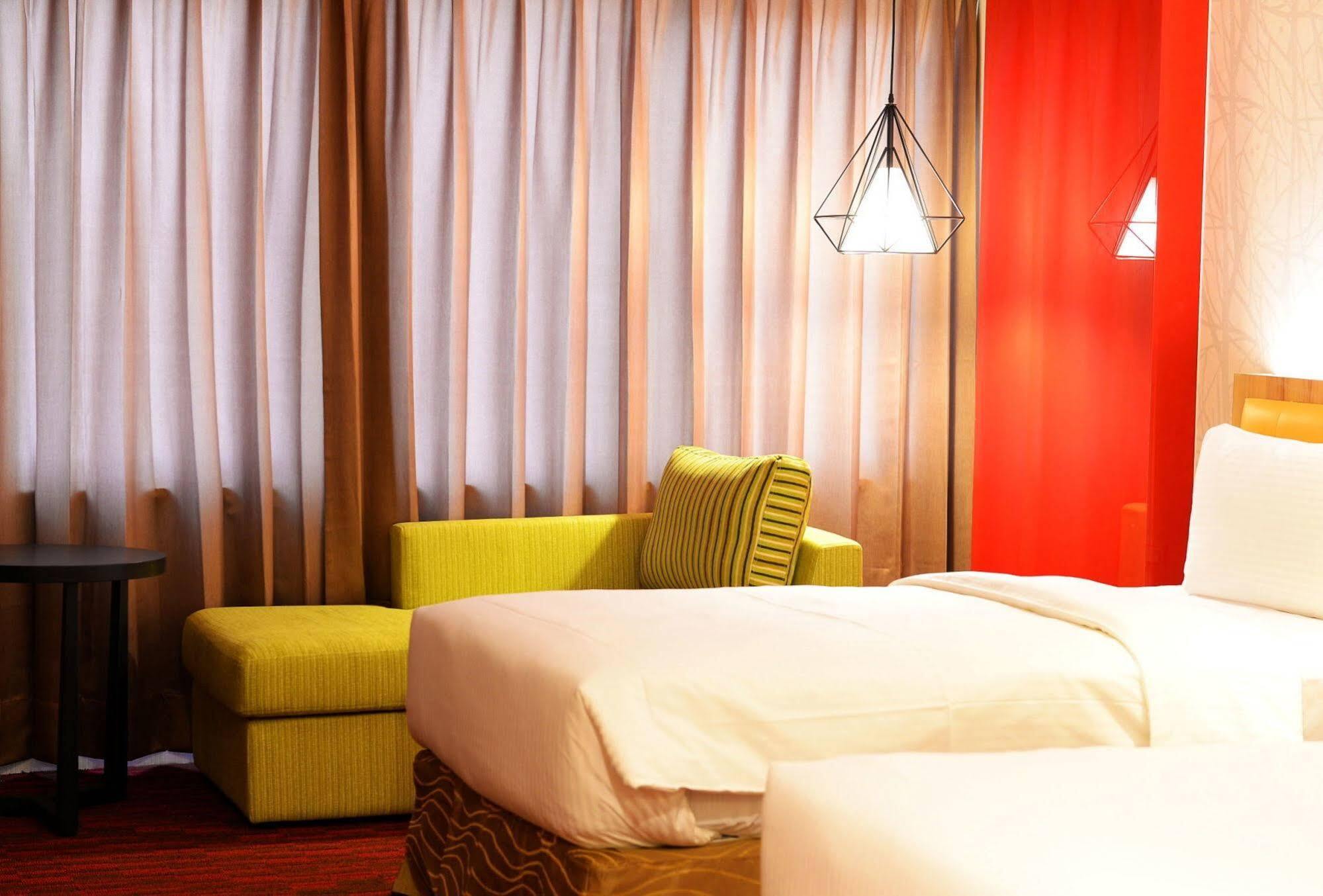 Bamboo Hotel Гаосюн Экстерьер фото